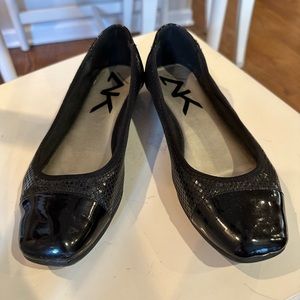 Black Anne Klein flats with patent toe